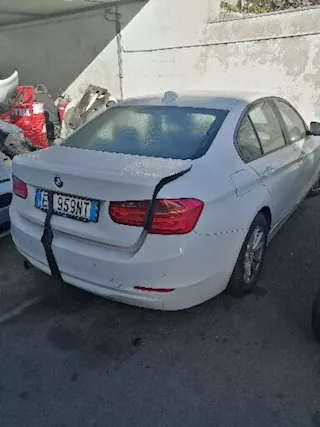 AUTO CON MOTORE ROTTO E DA SOSTITUIRE