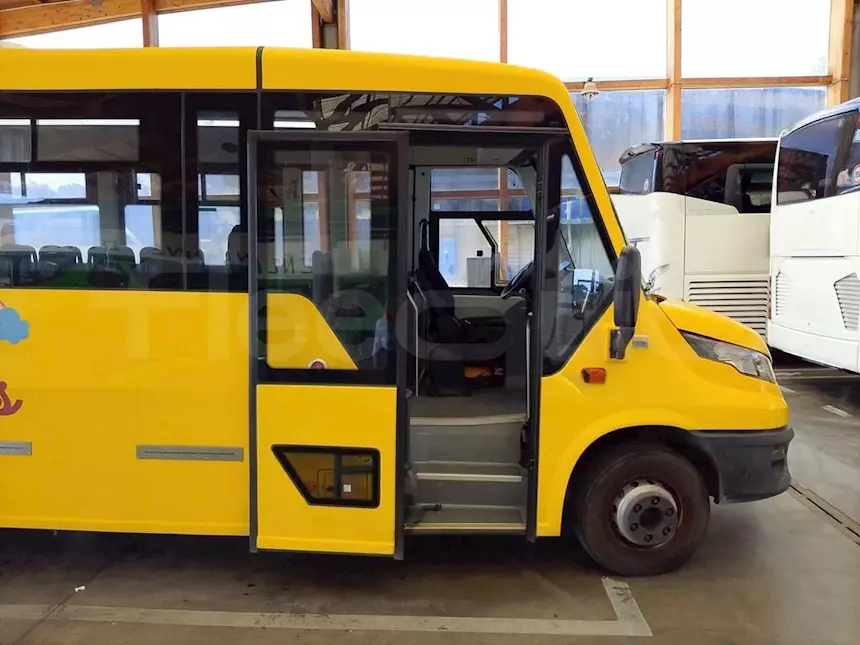 Foto 10Iveco Indcar Wing, 2022, 47 posti, Euro 6 Km 33541, cambio: manuale