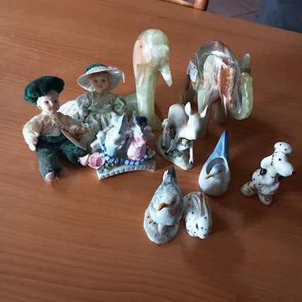  oggetti in ceramica e porcellana