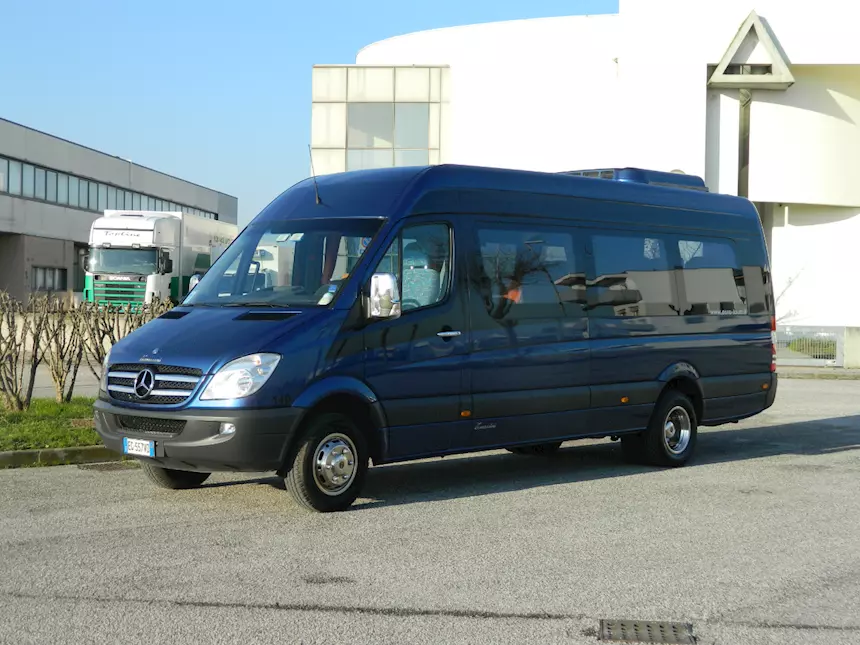 Auto N.C.C. 9 posti trasporto disabili Mercedes Euro 6, cambio automatico