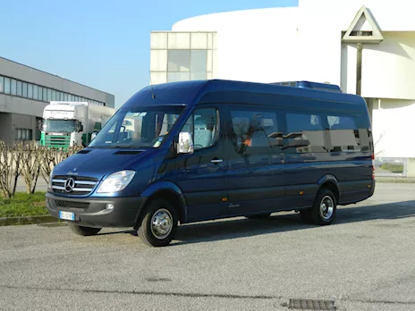 Auto N.C.C. 9 posti trasporto disabili