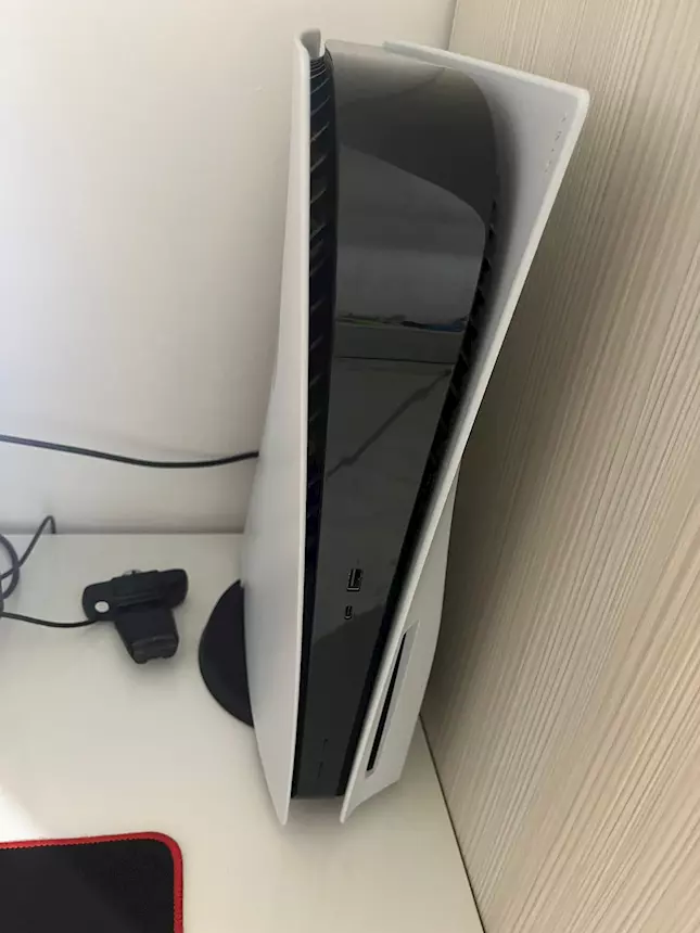 Playstation 5 + 2 controller