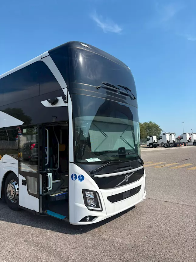 Foto 8Volvo 9700 DD Superior Km 1 Euro 6, colore esterno, cambio automatico