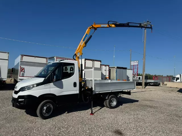 Foto 4Iveco Daily 35C11 con gru EFFER e cassone fisso Anno 2014, ottime condizioni