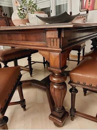 Vendita cassapanca e tavolo con 4 sedie mobili antiquariato.