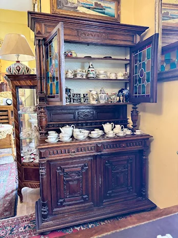 Antica credenza doppio corpo stile Neorinascimentale del 900, in legno massello - Anteprima 2