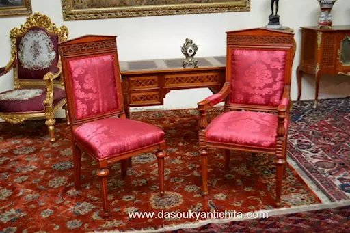 Set poltrona e sedia stile Luigi XVI con cimasa a tempio