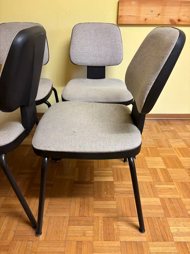 Foto 2 Set di sei sedie da ufficio senza rotelle, ottimo stato