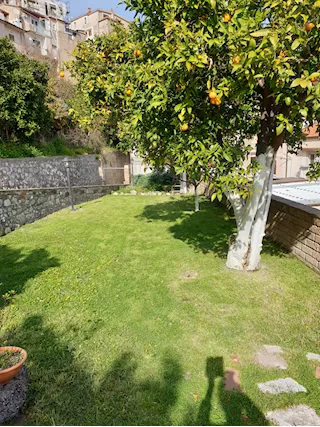 Minivillino diviso in 3 appartamentini