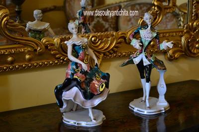 Coppia di statuine in porcellana raffiguranti danzanti