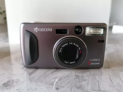 Fotocamera compatta analogica Kyocera Yashica