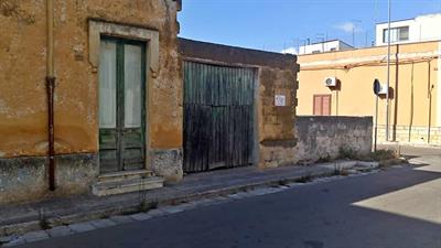 In San Donaci BR , alla Via Tunisi angolo Via Bellin