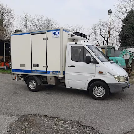 Autocarro frigo Marca MERCEDES 311 CDI - Foto 2