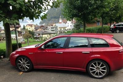 Alfa Romeo 159 Sportwagon 1.9 JTDM Colore Rosso, in ottime condizioni - Foto 2