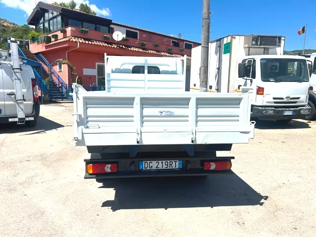 Foto 4Camion Marca Nissan cabstar 35.13 ribaltabile Anno 2007 Km 417500