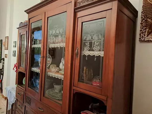 Credenza antica