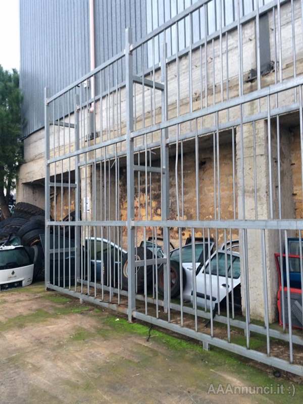 Scaffalatura porta sportelli