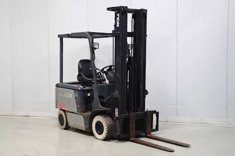 Carrello elevatore elettrico da 2500 kg