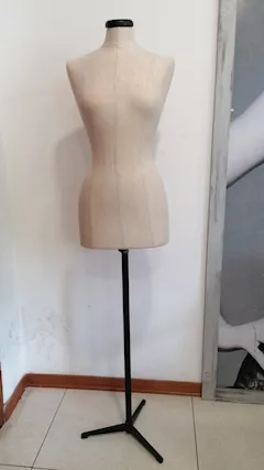 Manichino Donna Styling 39941, colore ecru, in ottime condizioni - Foto 4
