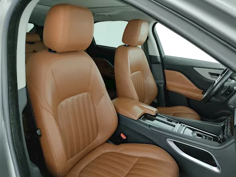 JAGUAR F-PACE 2.0D I4 PORTFOLIO AWD 240CV AUTO MY18 Anno 2017, colore Grigio - Anteprima 6