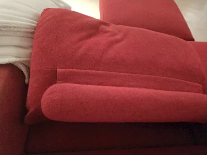 Divano molteni rosso e puff - Foto 4