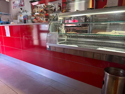 Bacone bar con vetrina refrigerata