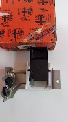 Dispositivo chiusura sedile sx Alfa Romeo 147 183462760