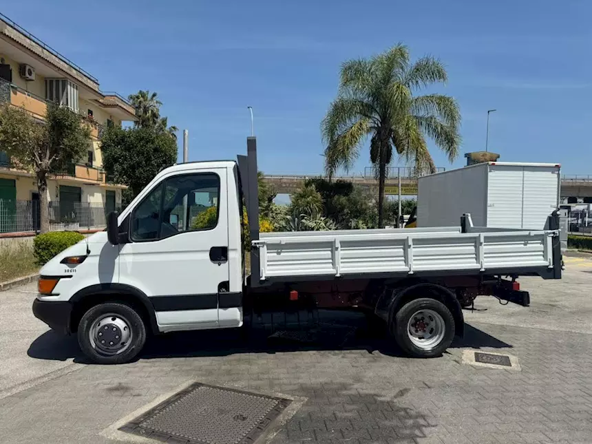 Foto 3Iveco Daily 35c11 2.8 cc cassone ribaltabile trilaterale Anno 2002