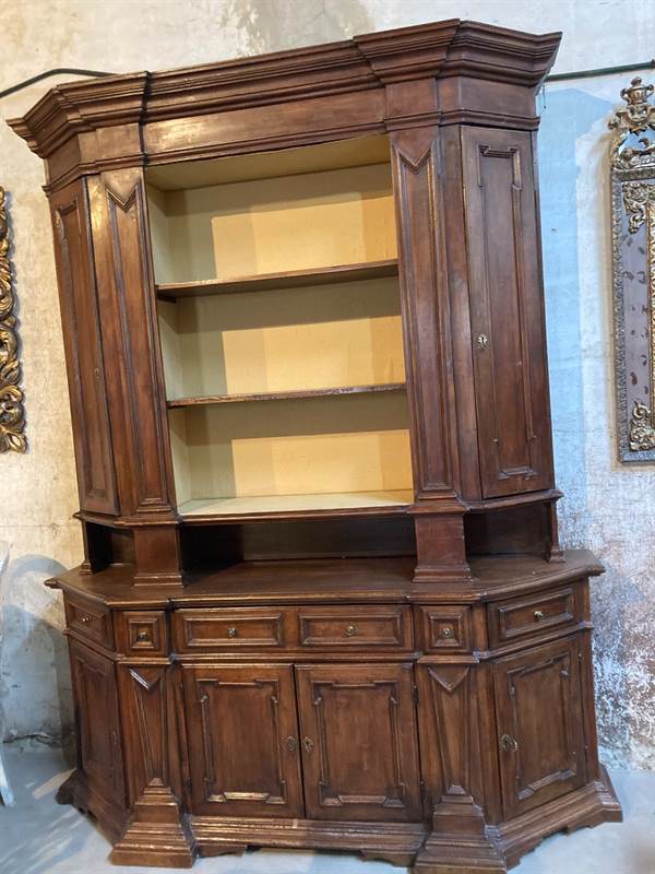 Doppio corpo in castagno ricostruito con materiale antico