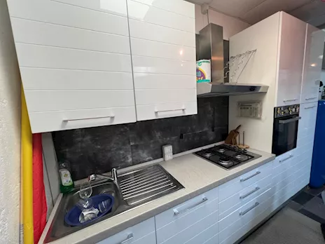Cucina pari a nuovo