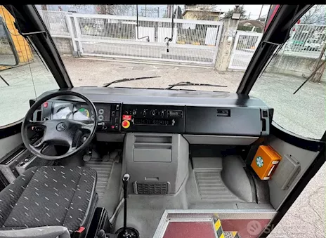 Scuolabus/ Marca Mercedes 47 posti Euro 5 Anno 2010 - Anteprima 7