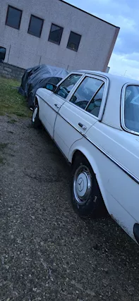 Mercedes Benz 200 Classe E auto d'epoca