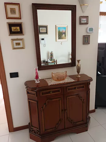 Mobile ingresso in noce massello con specchio