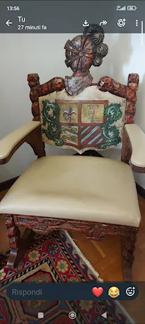 Divano, lampadario, poltrona, angoliera, tavolini