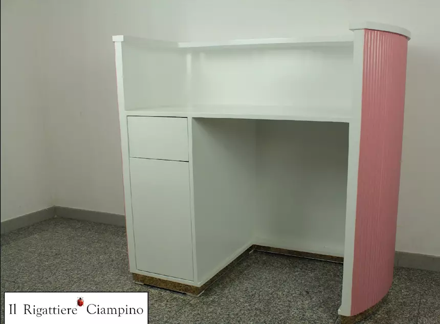 Bancone reception - finitura rosa, in legno - Roma