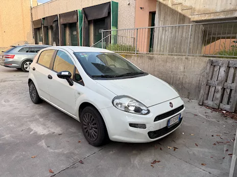 Autovettura Fiat Punto