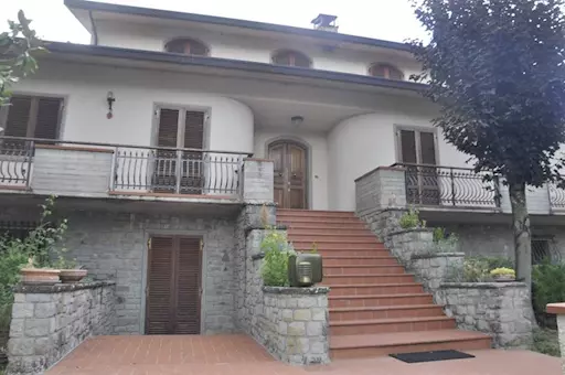 Poppi villa centrale mq. 350 €.780.000