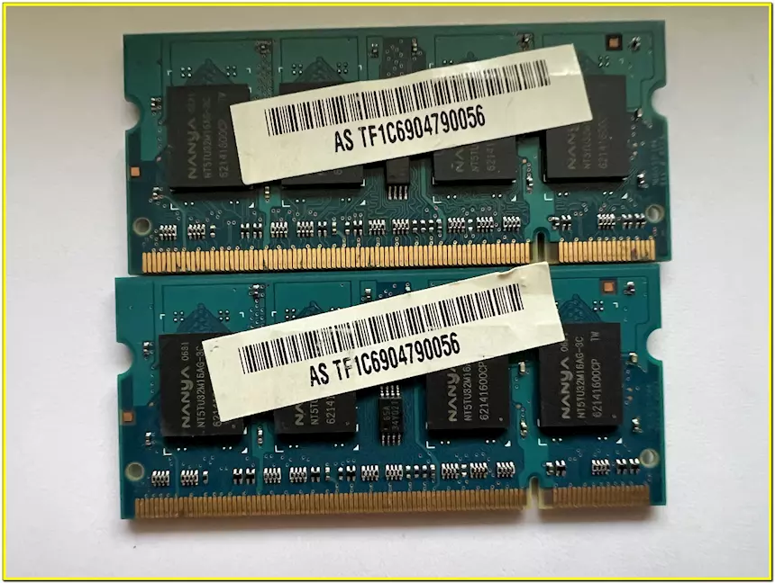 Foto 3Memoria RAM SODIMM DDR2 2 x 512Mb Nanya, modello NT512T64UH8A1FN3C