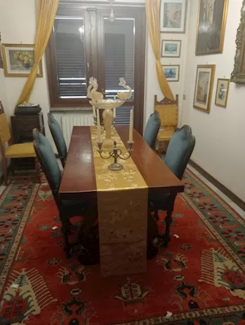 Tavolo in rovere massiccio con 4 sedie in legno massiccio