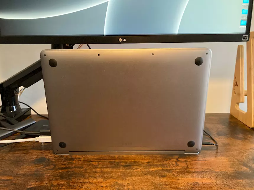 Foto 6MacBook Pro 13,3 2019, 2xThunderbolt 3, Touch Bar Apple