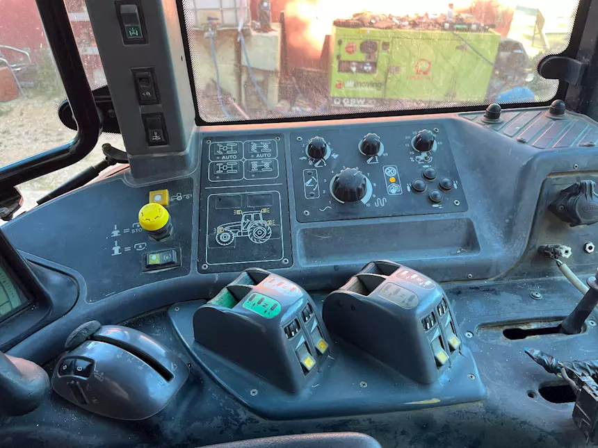 Foto 5Trattore usato Marca New Holland, mod. T190