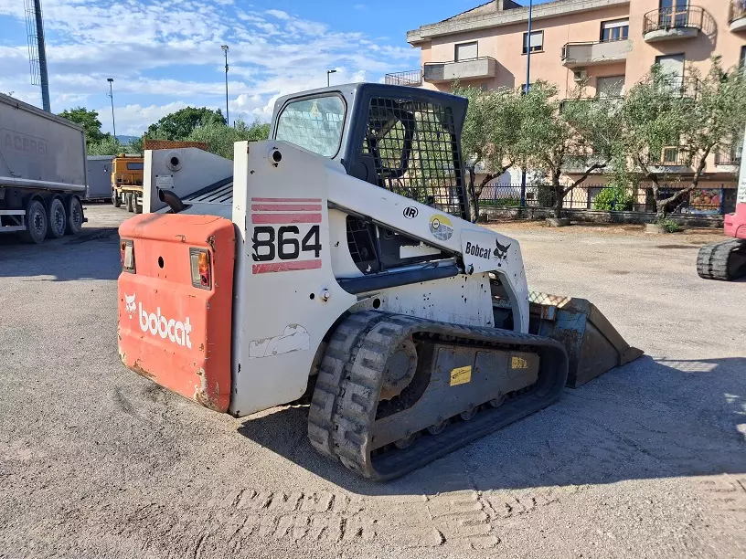 Foto 2Minipala usata Bobcat 864 Anno 2000, tipologia cingolata, in ottime condizioni
