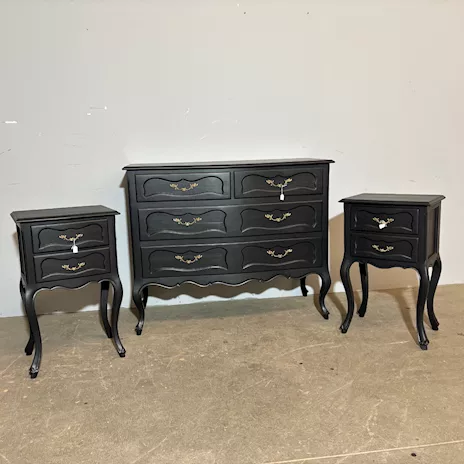 Trittico provenzale anni 50 cassettone e due comodini restaurato