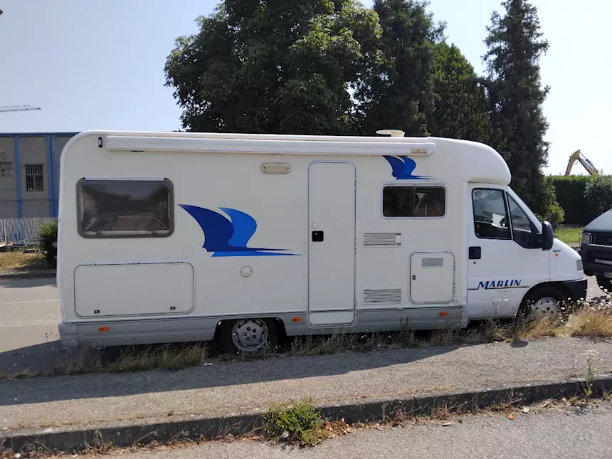 Camper semintegrale Marca Elnagh Anno 2002 Km 83000 - Foto 4