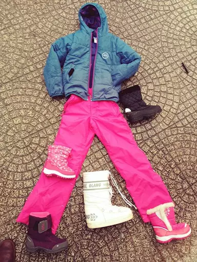 Stivali doposci, scarpe da sci, pantalini da neve e da sci