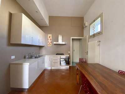 Tavolo legno massello con 4 sedie