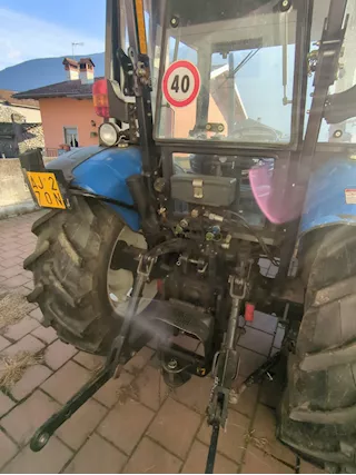 Trattore New Holland - TN75 - 1.215 ore di lavoro Anno 2002 - Foto 4