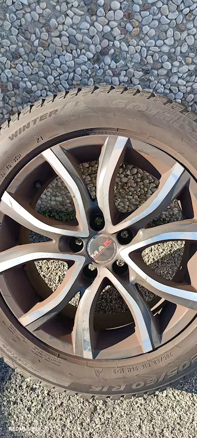 4 gomme invernali Pirelli montate su 4 cerchi