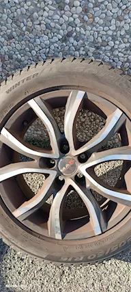 4 gomme invernali Pirelli montate su 4 cerchi