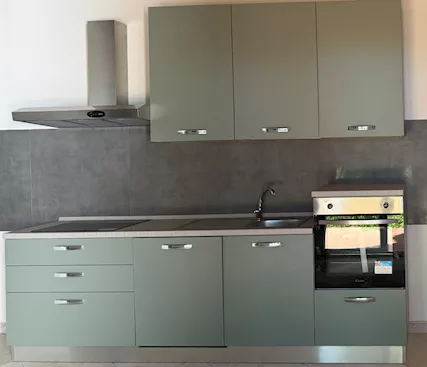 Cucina nuova completa di elettrodomestici